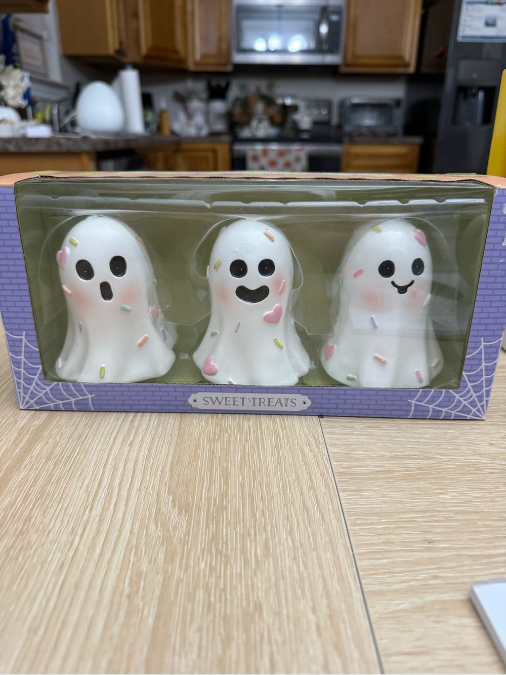 Sweet Treats pastel ghost decor